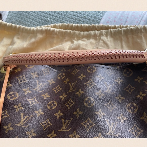 Authentic Louis Vuitton Artsy MM Bag Like New - Picture 6 of 16
